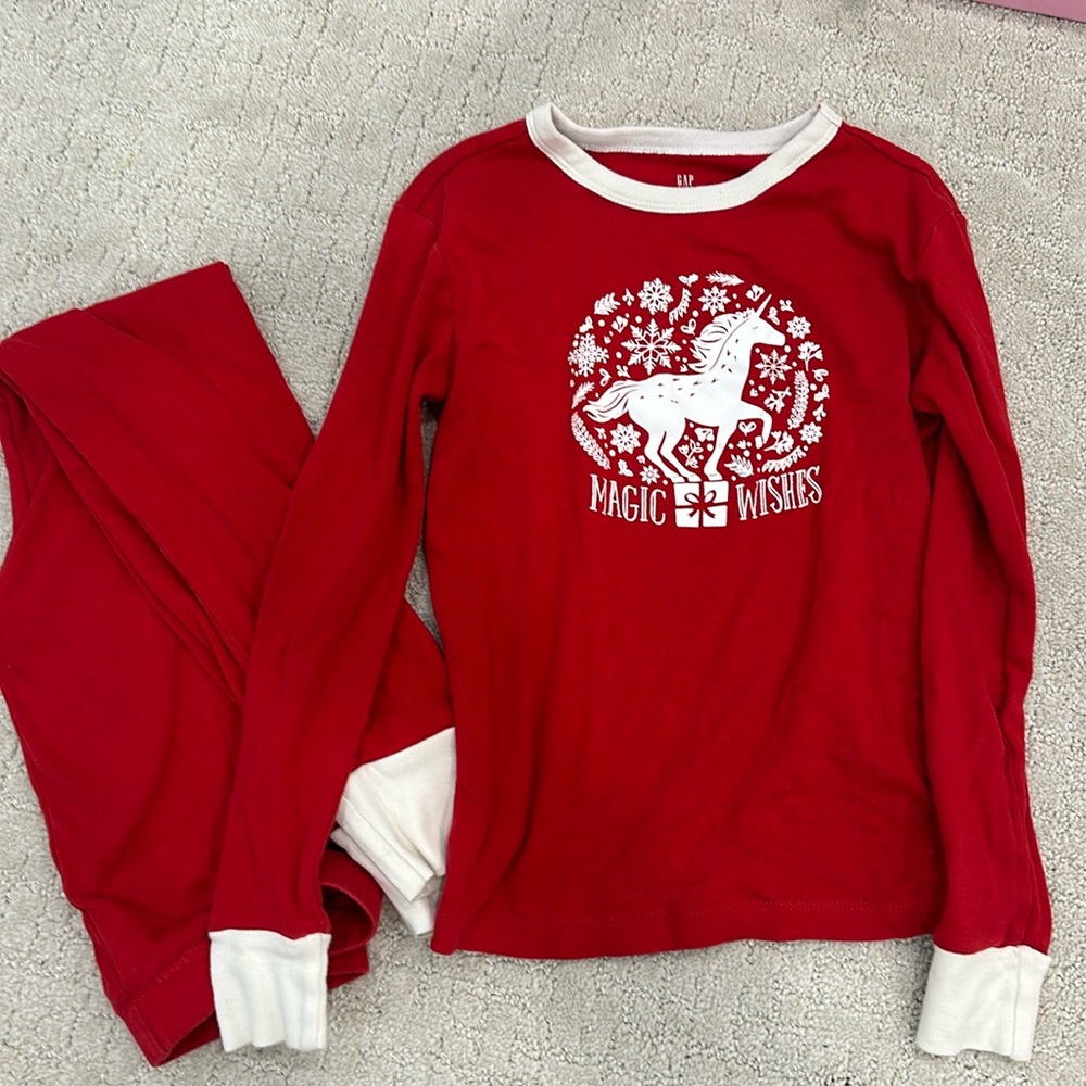 GAP✨ Holiday Jammies kids size 10🌲
Great condition 
No stains